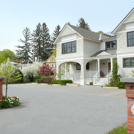 The Springwater Bed And Breakfast Saratoga Springs Extérieur photo