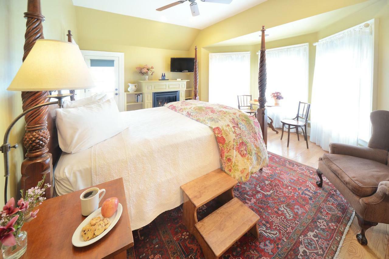 The Springwater Bed And Breakfast Saratoga Springs Extérieur photo