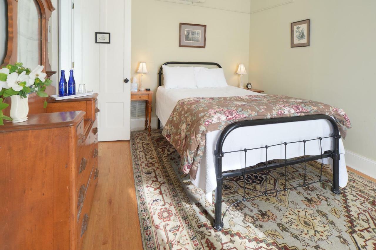 The Springwater Bed And Breakfast Saratoga Springs Extérieur photo