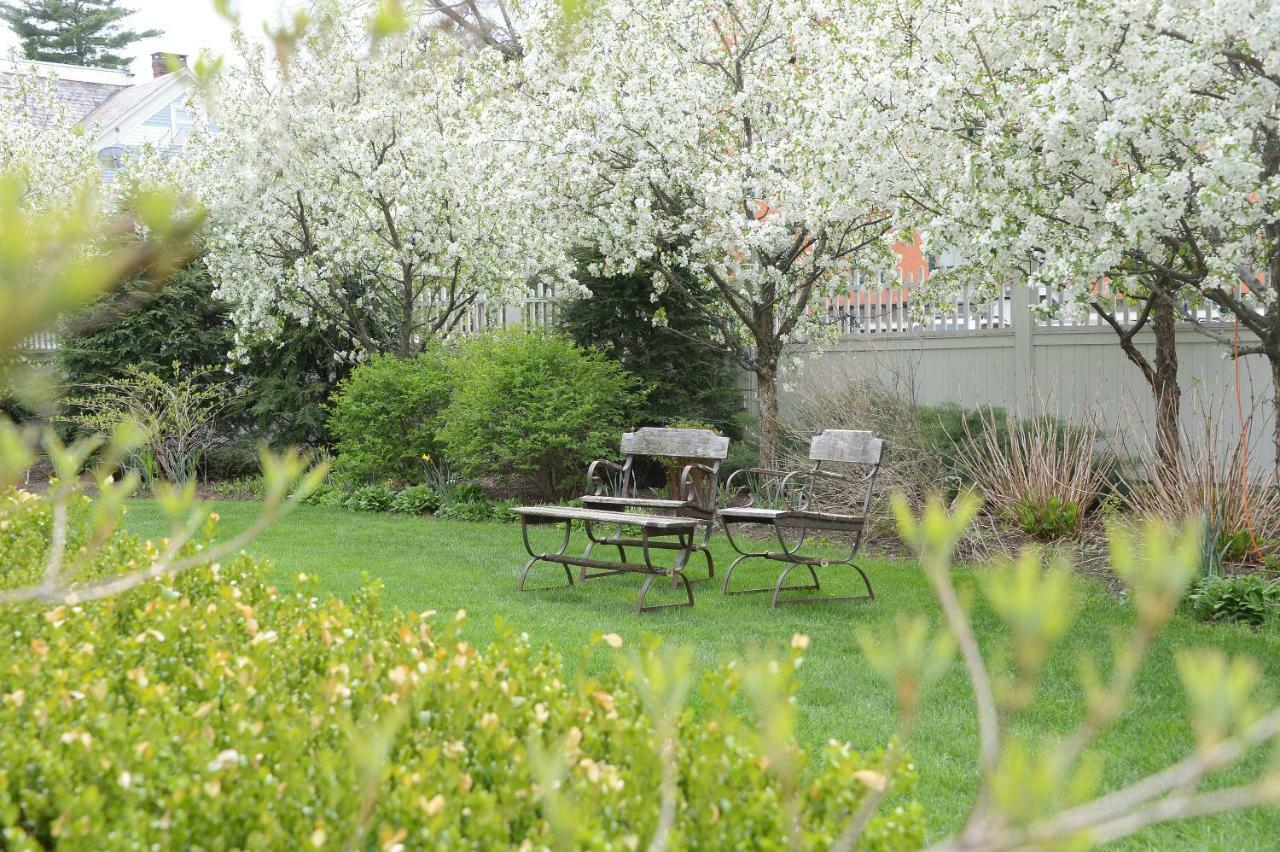 The Springwater Bed And Breakfast Saratoga Springs Extérieur photo