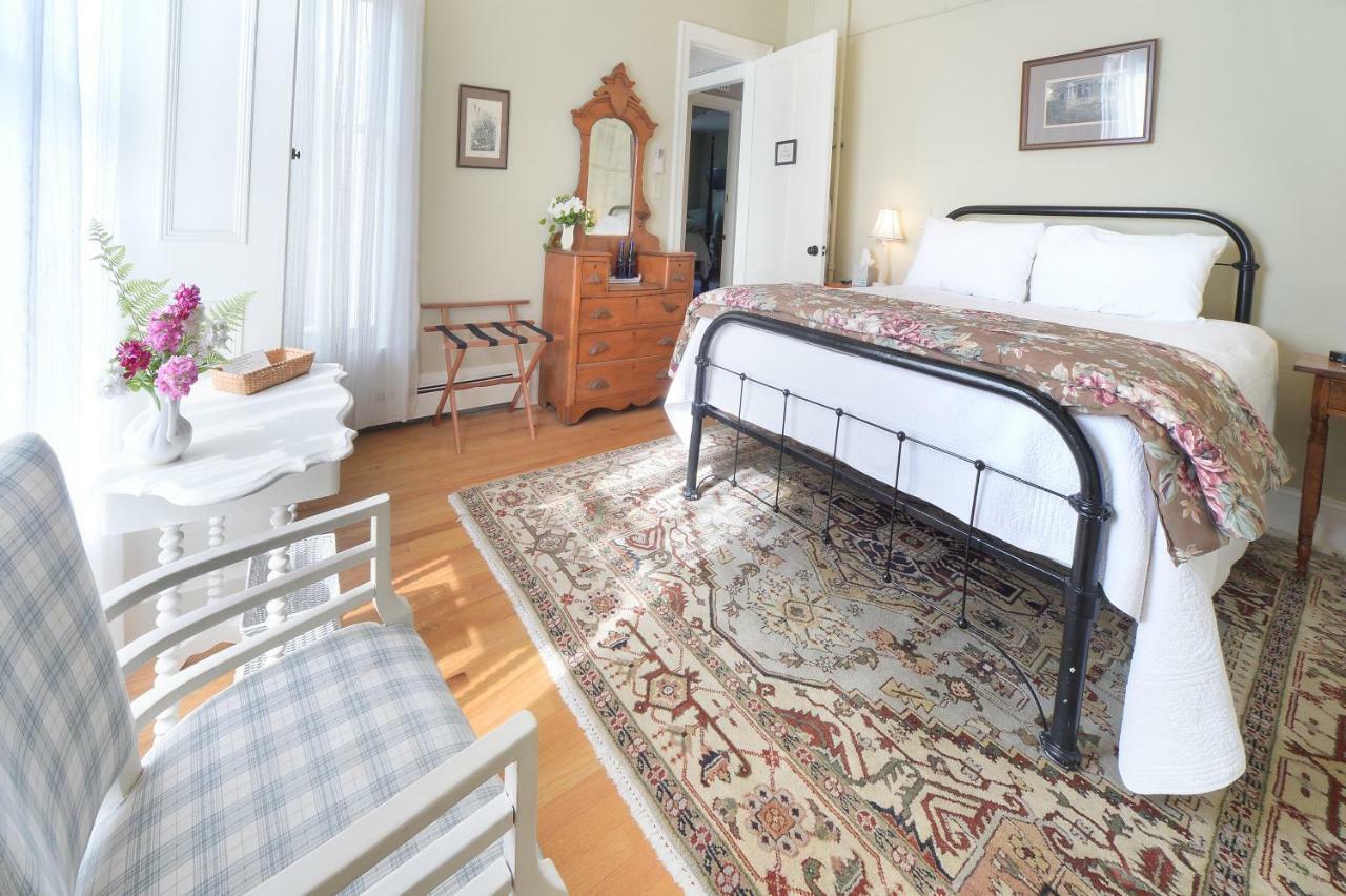 The Springwater Bed And Breakfast Saratoga Springs Extérieur photo