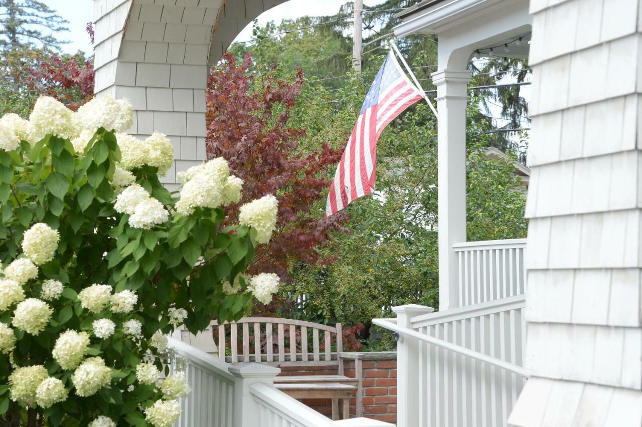 The Springwater Bed And Breakfast Saratoga Springs Extérieur photo